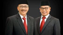 Bupati Pesisir Selatan, Hendrajoni (kiri) dan Wakil Bupati Pesisir Selatan, Risnaldi (kanan). (Dok. Pemkab Pessel)