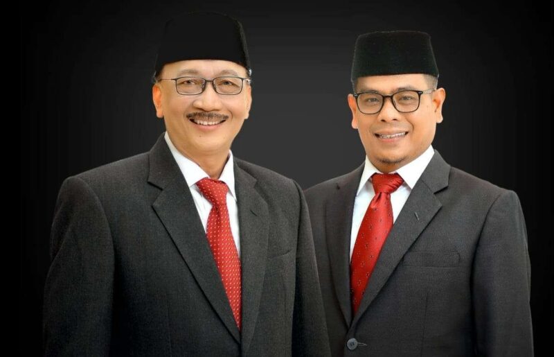 Bupati Pesisir Selatan, Hendrajoni (kiri) dan Wakil Bupati Pesisir Selatan, Risnaldi (kanan). (Dok. Pemkab Pessel)