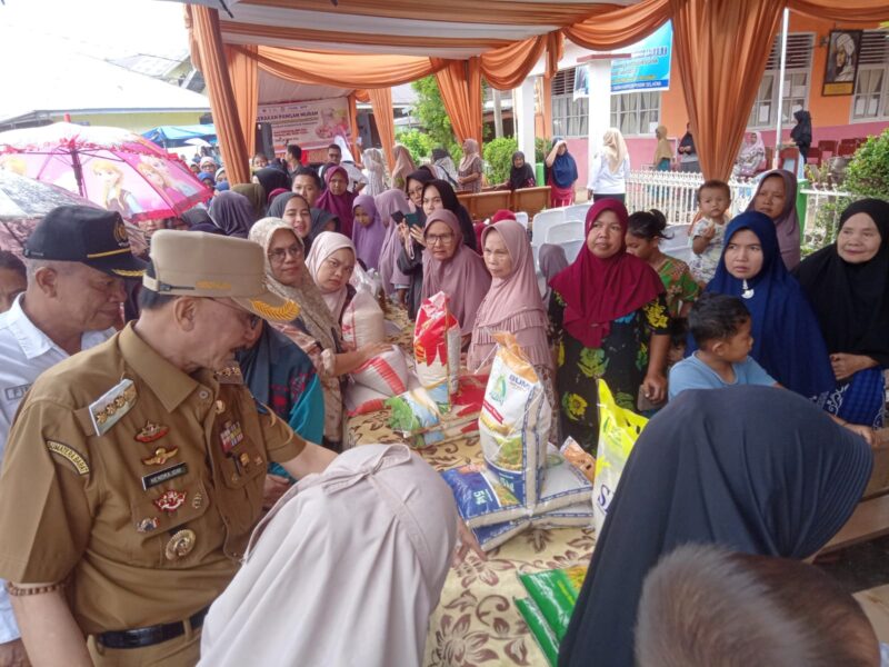 Bupati Pesisir Selatan Tinjau Lokasi Gerakan Pangan Murah