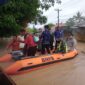 Wakil Bupati Pesisir Selatan Risnaldi Ibrahim, meninjau langsung lokasi Banjir di sejumlah titik di Pesisir Selatan, Kamis (27/11).