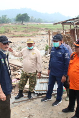 Tinjau Korban Banjir dan Longsor di Tapan, Hendrajoni: Pemerintah Hadir, Masyarakat Harus Bangkit