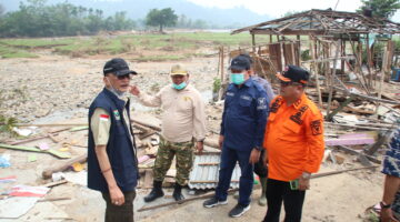 Tinjau Korban Banjir dan Longsor di Tapan, Hendrajoni: Pemerintah Hadir, Masyarakat Harus Bangkit